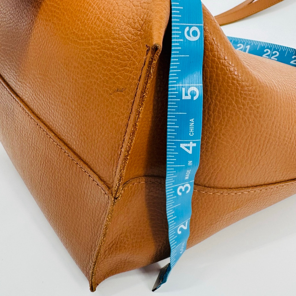 Mark & Graham Everyday Italian Leather Tote Bag in Camel - Picture 8 of 9